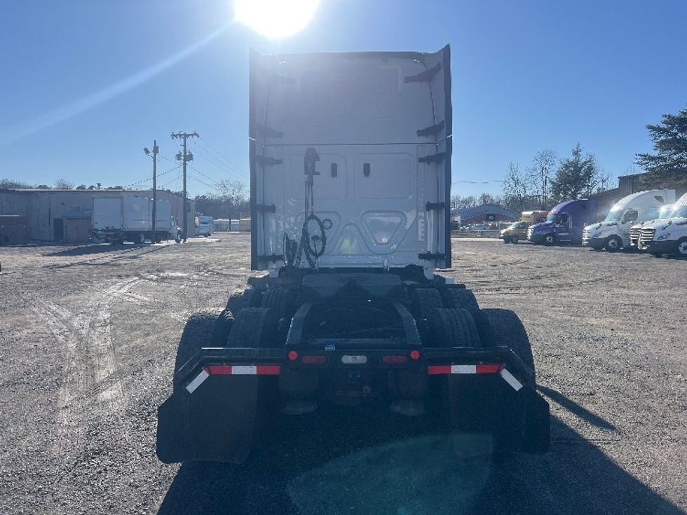 Sleeper Tractor-Heavy Duty Tractors-Freightliner-2022-T12664ST-Indian Trail-NC-380,355\n\t\tmiles-$ 78,750 - Image 6