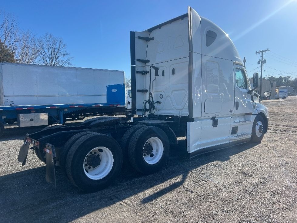 Sleeper Tractor-Heavy Duty Tractors-Freightliner-2022-T12664ST-Indian Trail-NC-380,355\n\t\tmiles-$ 78,750 - Image 7