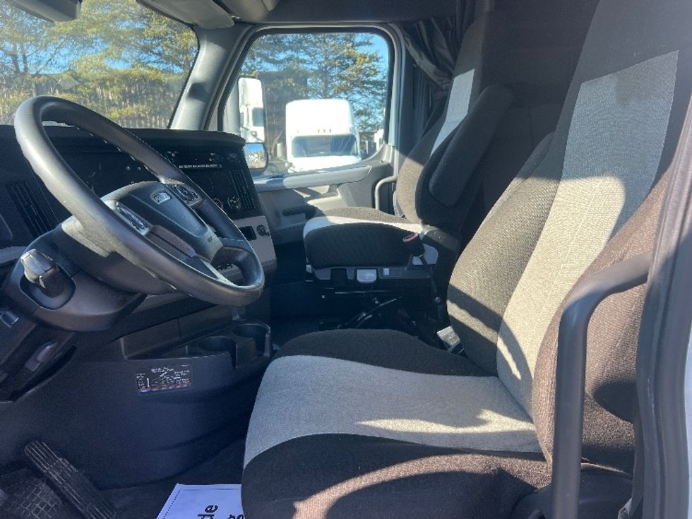 Sleeper Tractor-Heavy Duty Tractors-Freightliner-2022-T12664ST-Indian Trail-NC-408,821\n\t\tmiles-$ 76,000 - Image 10