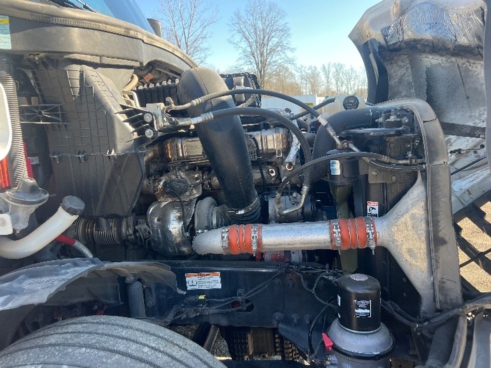 Sleeper Tractor-Heavy Duty Tractors-Freightliner-2022-T12664ST-Indian Trail-NC-408,821\n\t\tmiles-$ 76,000 - Image 20