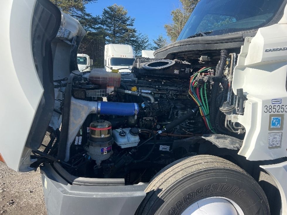 Sleeper Tractor-Heavy Duty Tractors-Freightliner-2022-T12664ST-Indian Trail-NC-408,821\n\t\tmiles-$ 76,000 - Image 21