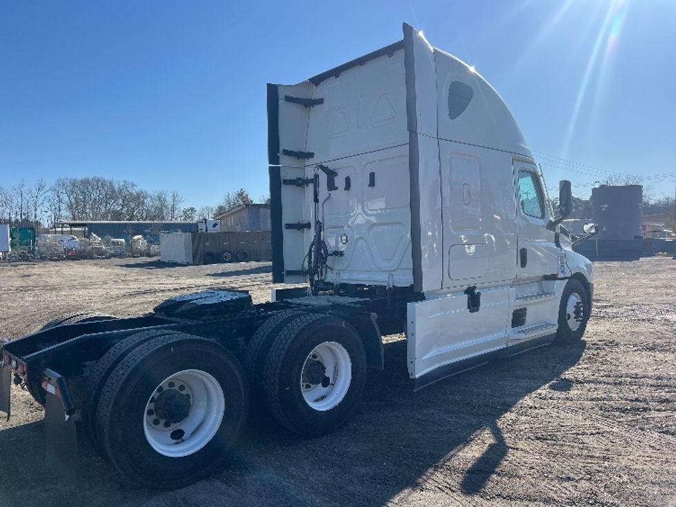 Sleeper Tractor-Heavy Duty Tractors-Freightliner-2022-T12664ST-Indian Trail-NC-408,821\n\t\tmiles-$ 76,000 - Image 7