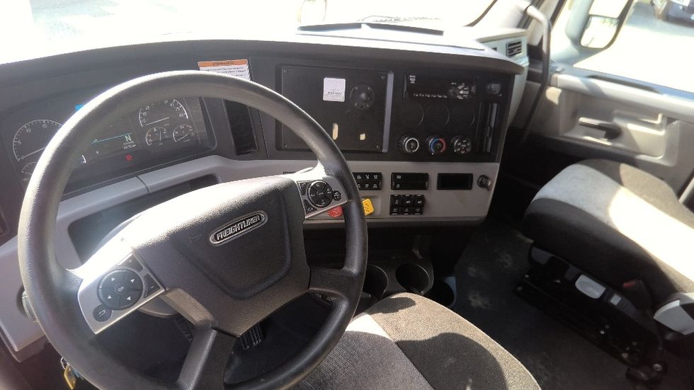 Sleeper Tractor-Heavy Duty Tractors-Freightliner-2022-T12664ST-Indian Trail-NC-410,233\n\t\tmiles-$ 76,000 - Image 10