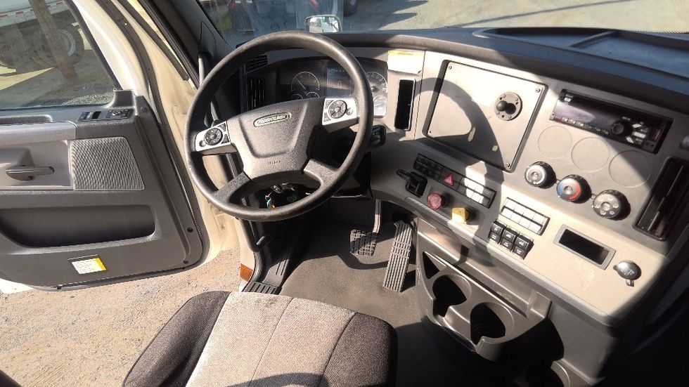 Sleeper Tractor-Heavy Duty Tractors-Freightliner-2022-T12664ST-Indian Trail-NC-410,233\n\t\tmiles-$ 76,000 - Image 11