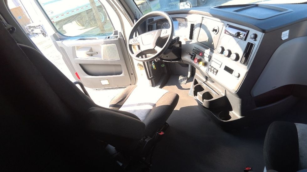 Sleeper Tractor-Heavy Duty Tractors-Freightliner-2022-T12664ST-Indian Trail-NC-410,233\n\t\tmiles-$ 76,000 - Image 15