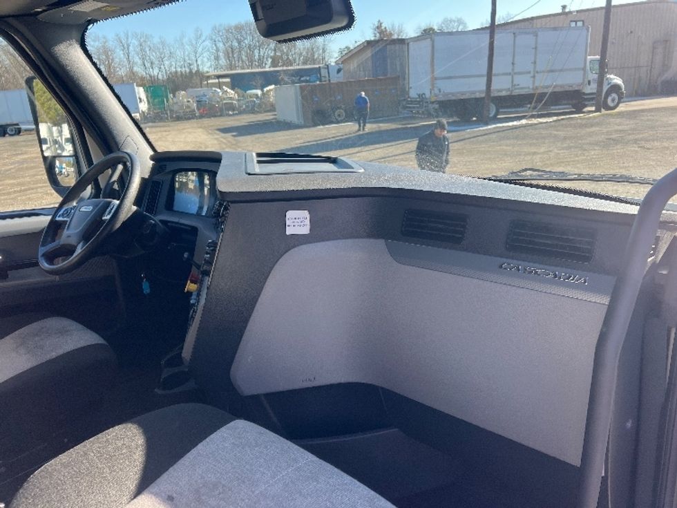 Sleeper Tractor-Heavy Duty Tractors-Freightliner-2022-T12664ST-Indian Trail-NC-467,733\n\t\tmiles-$ 69,750 - Image 14