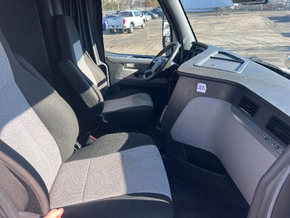 Sleeper Tractor-Heavy Duty Tractors-Freightliner-2022-T12664ST-Indian Trail-NC-467,733\n\t\tmiles-$ 69,750 - Image 15