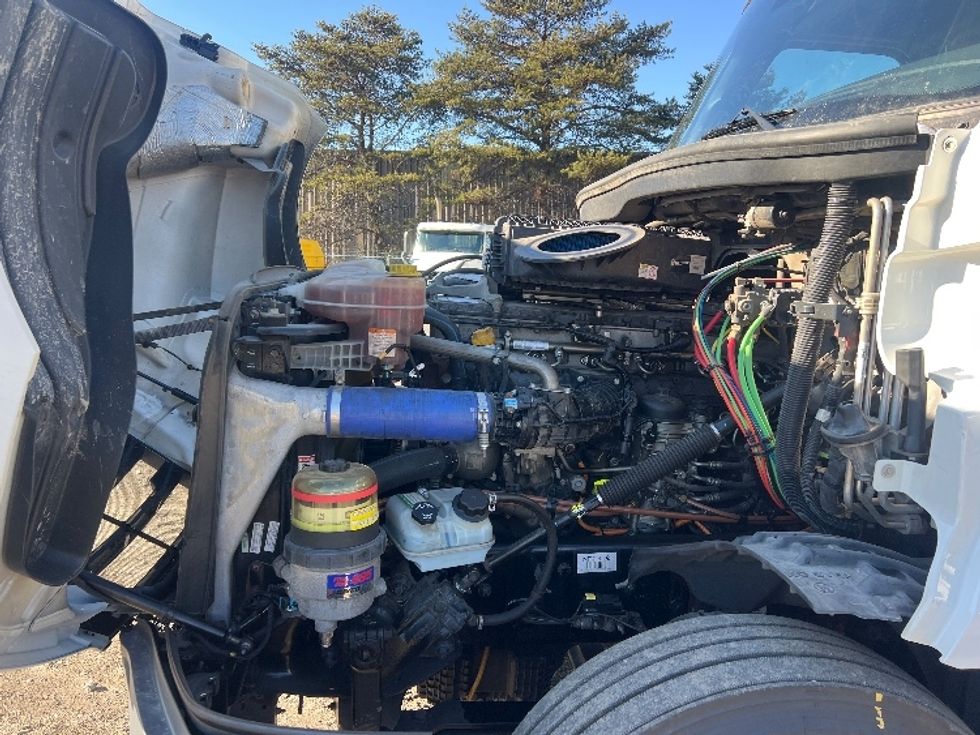 Sleeper Tractor-Heavy Duty Tractors-Freightliner-2022-T12664ST-Indian Trail-NC-467,733\n\t\tmiles-$ 69,750 - Image 21