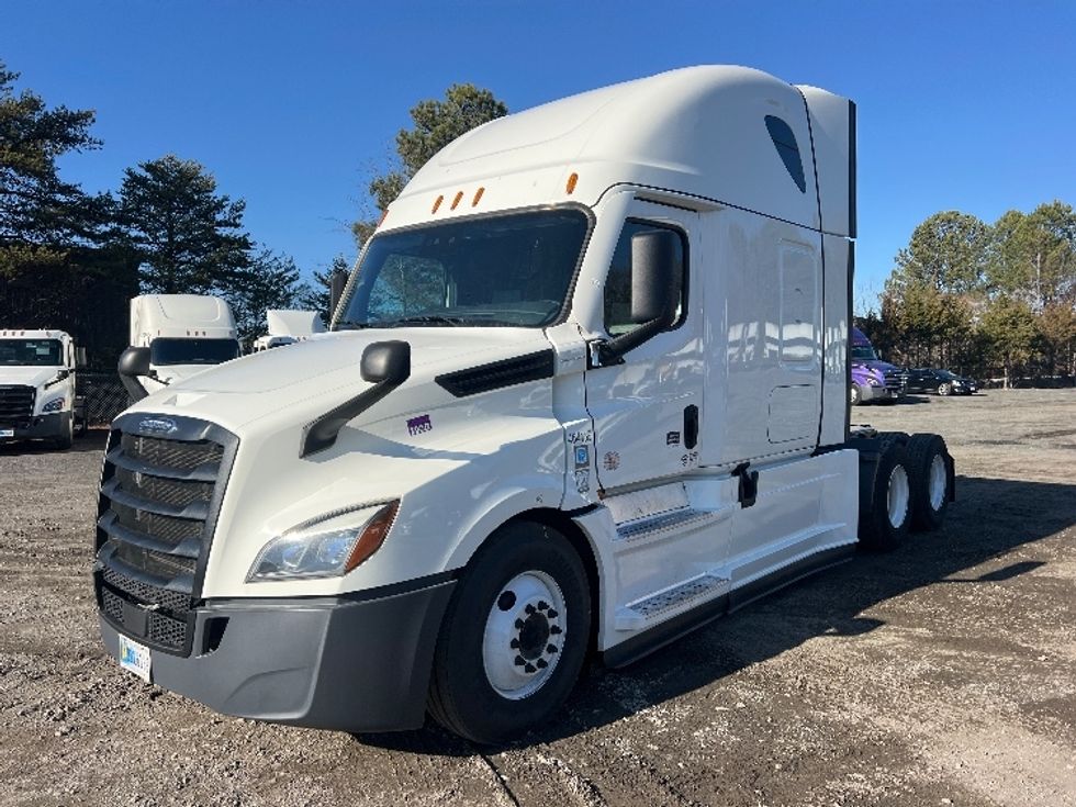 Sleeper Tractor-Heavy Duty Tractors-Freightliner-2022-T12664ST-Indian Trail-NC-467,733\n\t\tmiles-$ 69,750 - Image 3