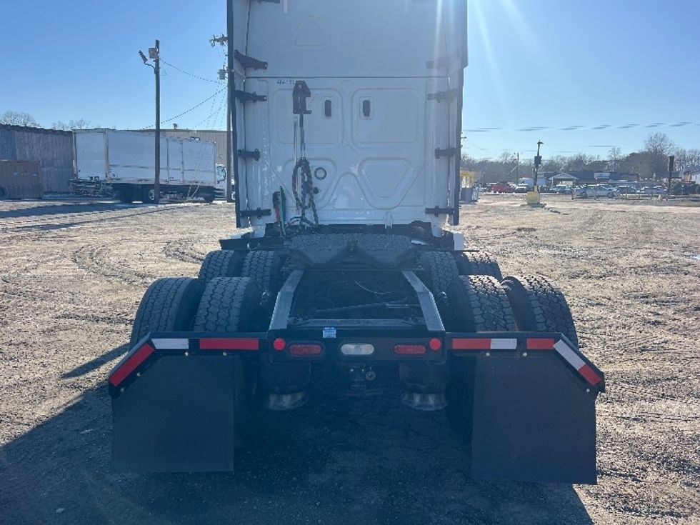 Sleeper Tractor-Heavy Duty Tractors-Freightliner-2022-T12664ST-Indian Trail-NC-467,733\n\t\tmiles-$ 69,750 - Image 6