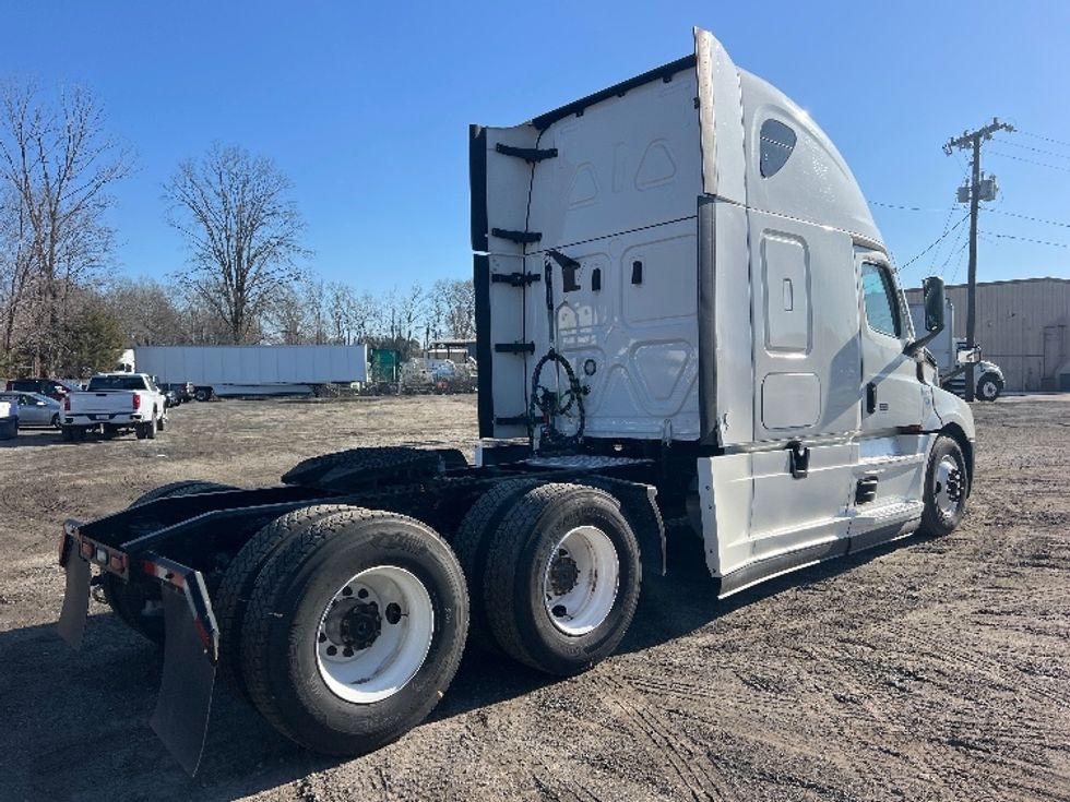 Sleeper Tractor-Heavy Duty Tractors-Freightliner-2022-T12664ST-Indian Trail-NC-467,733\n\t\tmiles-$ 69,750 - Image 7