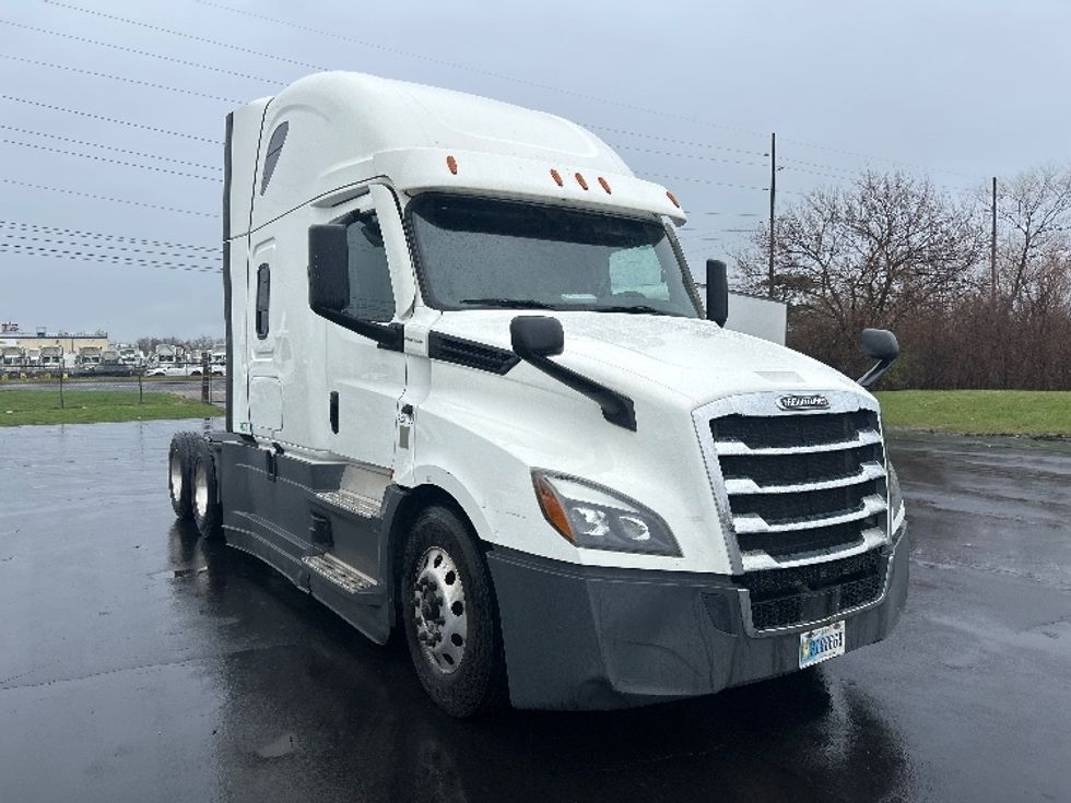 Sleeper Tractor-Heavy Duty Tractors-Freightliner-2022-T12664ST-Indianapolis-IN-361,223\n\t\tmiles-$ 76,750 - Image 1