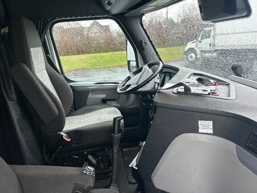 Sleeper Tractor-Heavy Duty Tractors-Freightliner-2022-T12664ST-Indianapolis-IN-361,223\n\t\tmiles-$ 76,750 - Image 15