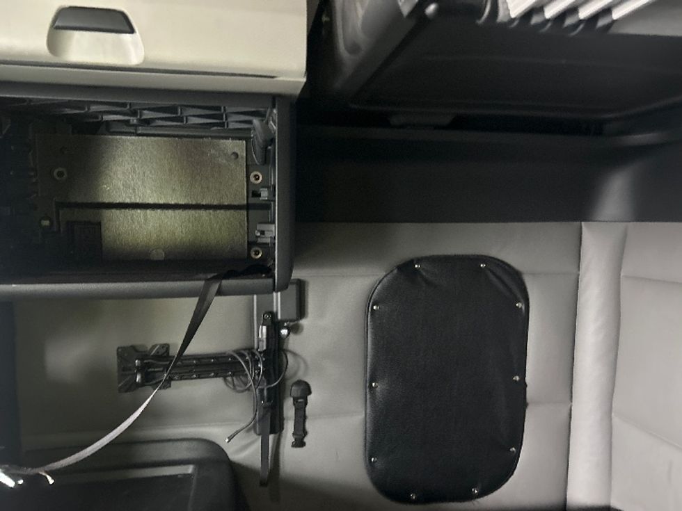 Sleeper Tractor-Heavy Duty Tractors-Freightliner-2022-T12664ST-Indianapolis-IN-361,223\n\t\tmiles-$ 76,750 - Image 19