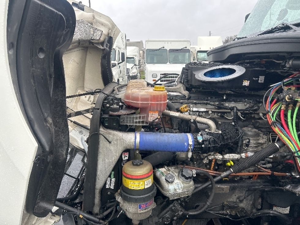 Sleeper Tractor-Heavy Duty Tractors-Freightliner-2022-T12664ST-Indianapolis-IN-361,223\n\t\tmiles-$ 76,750 - Image 21