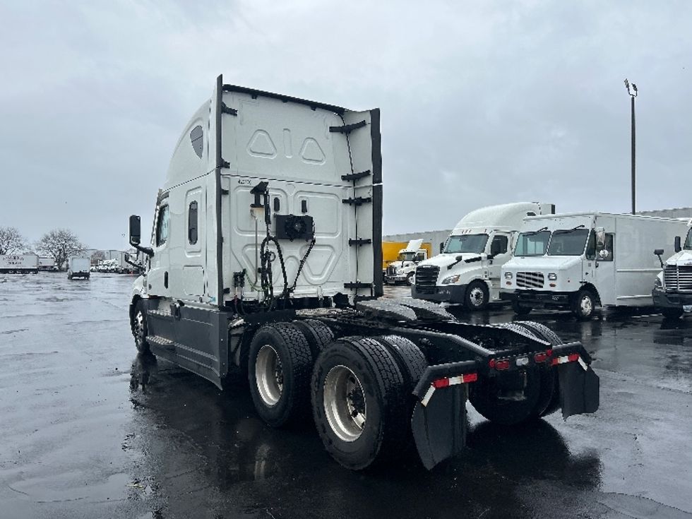 Sleeper Tractor-Heavy Duty Tractors-Freightliner-2022-T12664ST-Indianapolis-IN-361,223\n\t\tmiles-$ 76,750 - Image 5