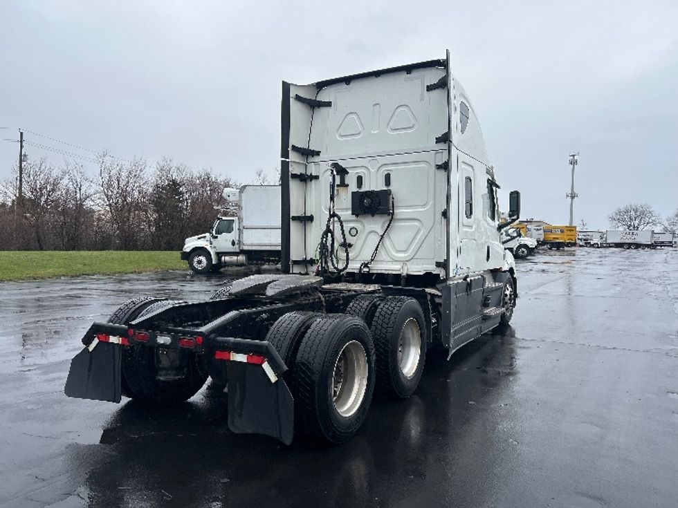 Sleeper Tractor-Heavy Duty Tractors-Freightliner-2022-T12664ST-Indianapolis-IN-361,223\n\t\tmiles-$ 76,750 - Image 7
