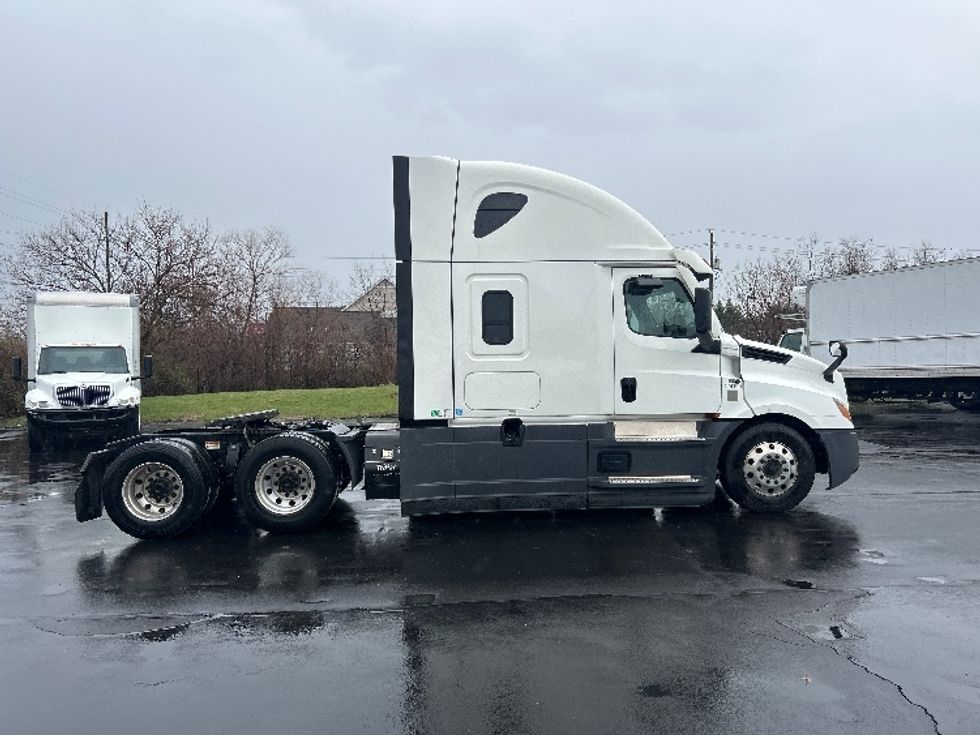 Sleeper Tractor-Heavy Duty Tractors-Freightliner-2022-T12664ST-Indianapolis-IN-361,223\n\t\tmiles-$ 76,750 - Image 8