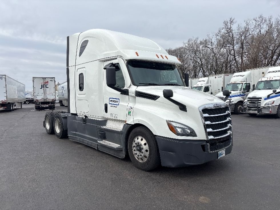 Sleeper Tractor-Heavy Duty Tractors-Freightliner-2022-T12664ST-Indianapolis-IN-374,488\n\t\tmiles-$ 75,750 - Image 1