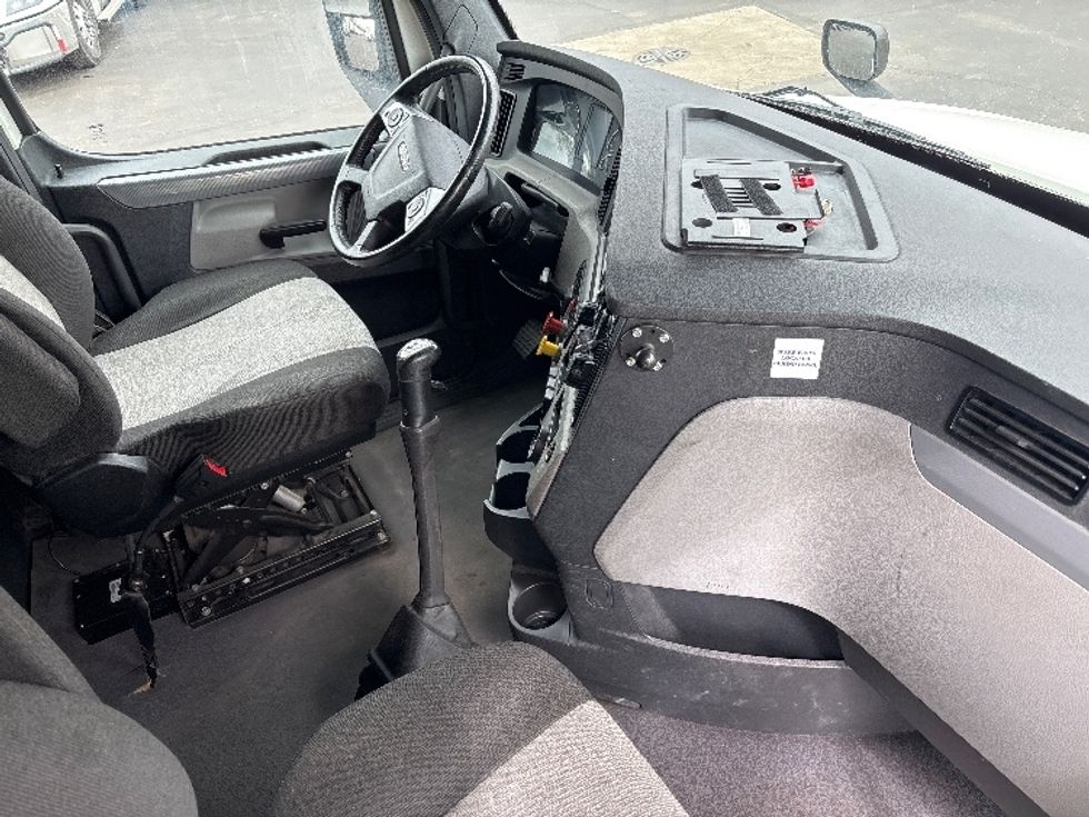 Sleeper Tractor-Heavy Duty Tractors-Freightliner-2022-T12664ST-Indianapolis-IN-374,488\n\t\tmiles-$ 75,750 - Image 15