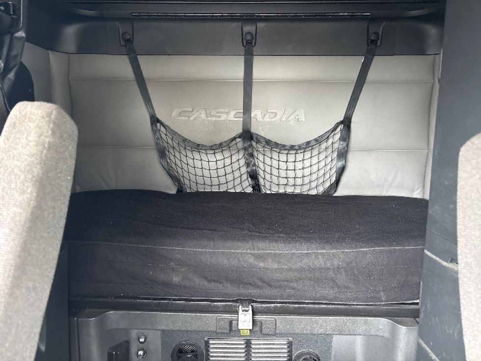 Sleeper Tractor-Heavy Duty Tractors-Freightliner-2022-T12664ST-Indianapolis-IN-374,488\n\t\tmiles-$ 75,750 - Image 16