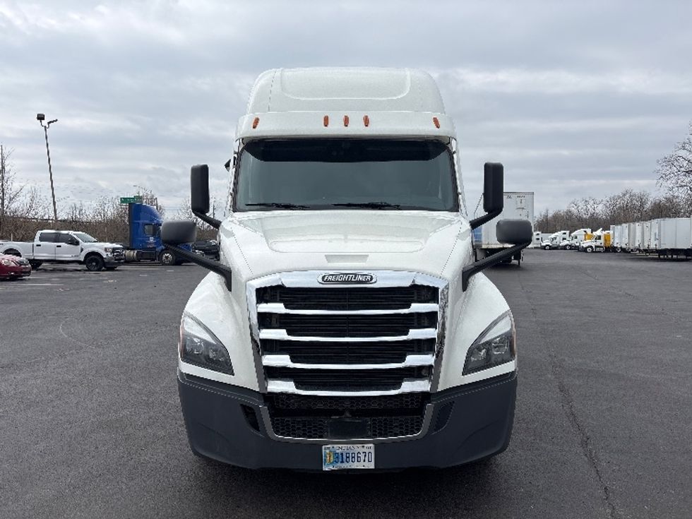 Sleeper Tractor-Heavy Duty Tractors-Freightliner-2022-T12664ST-Indianapolis-IN-374,488\n\t\tmiles-$ 75,750 - Image 2