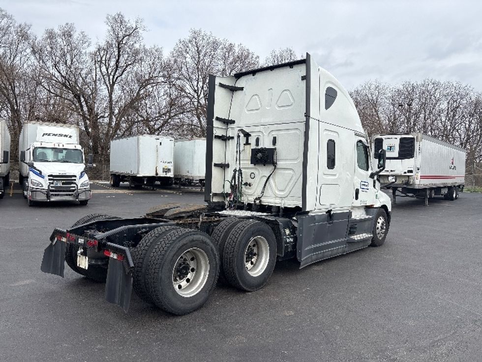 Sleeper Tractor-Heavy Duty Tractors-Freightliner-2022-T12664ST-Indianapolis-IN-374,488\n\t\tmiles-$ 75,750 - Image 7
