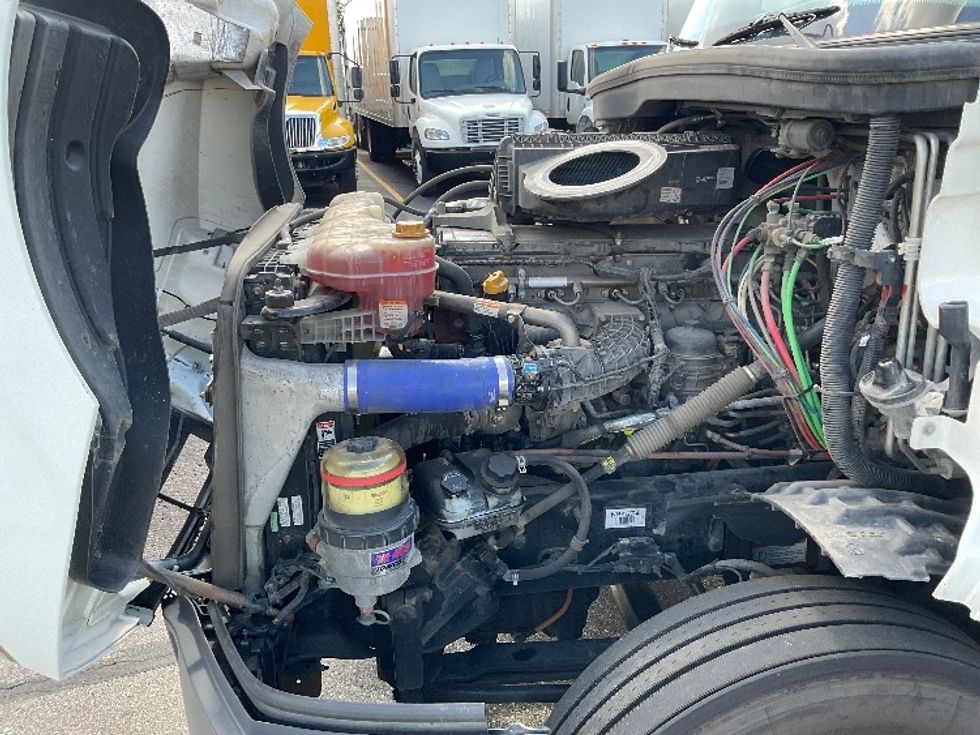 Sleeper Tractor-Heavy Duty Tractors-Freightliner-2022-T12664ST-Indianapolis-IN-374,731\n\t\tmiles-$ 80,750 - Image 21