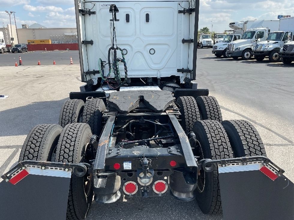 Sleeper Tractor-Heavy Duty Tractors-Freightliner-2022-T12664ST-Indianapolis-IN-374,731\n\t\tmiles-$ 80,750 - Image 6