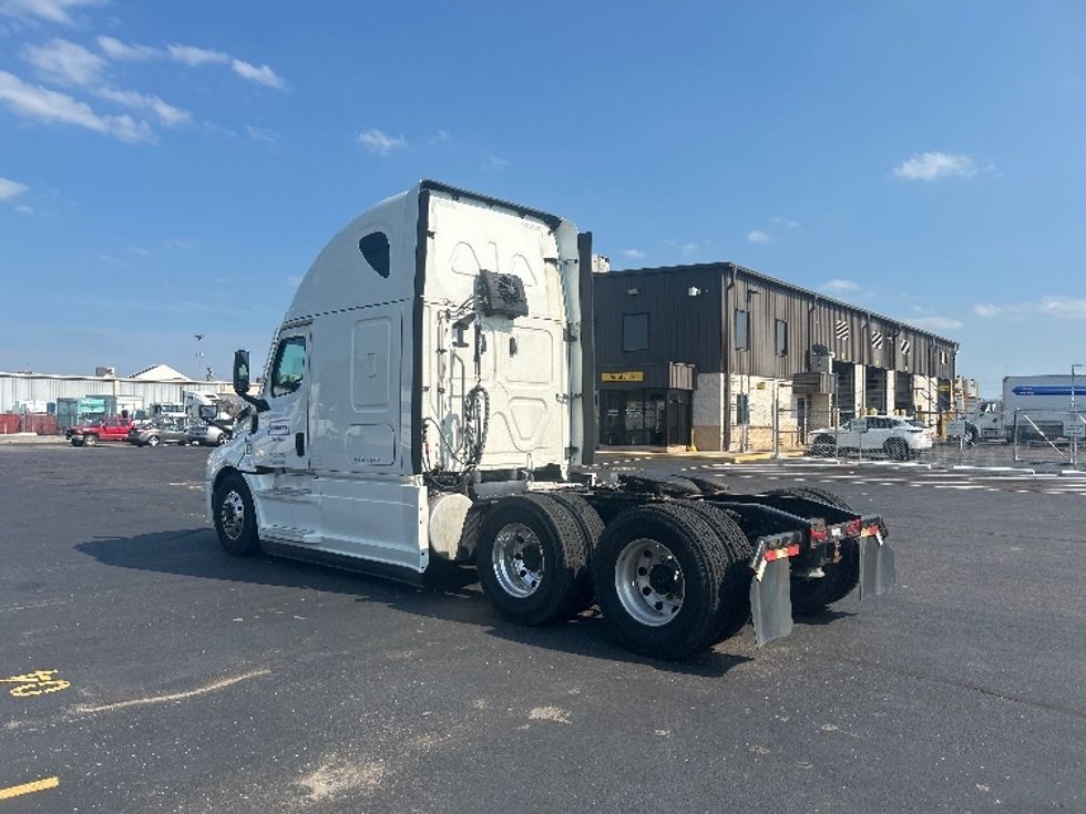 Sleeper Tractor-Heavy Duty Tractors-Freightliner-2022-T12664ST-Indianapolis-IN-375,869\n\t\tmiles-$ 88,500 - Image 5
