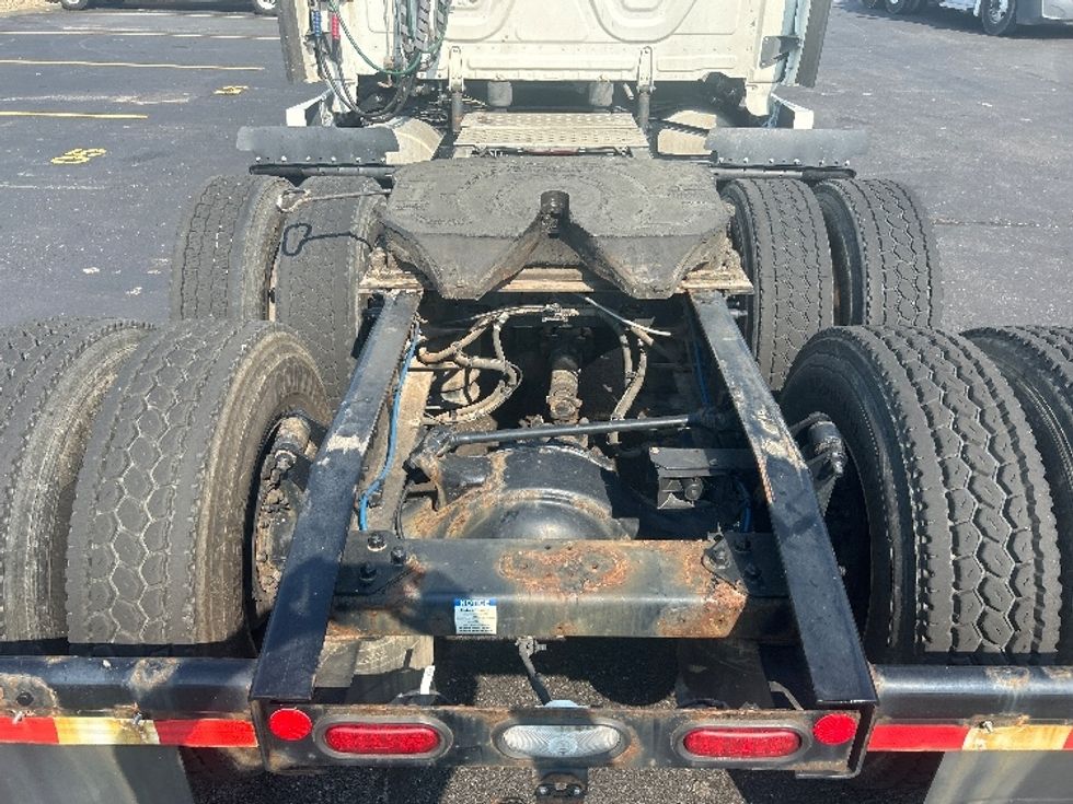 Sleeper Tractor-Heavy Duty Tractors-Freightliner-2022-T12664ST-Indianapolis-IN-375,869\n\t\tmiles-$ 88,500 - Image 6