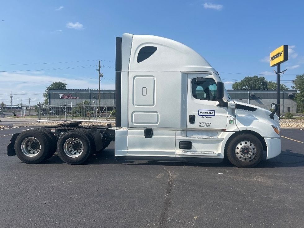 Sleeper Tractor-Heavy Duty Tractors-Freightliner-2022-T12664ST-Indianapolis-IN-375,869\n\t\tmiles-$ 88,500 - Image 8