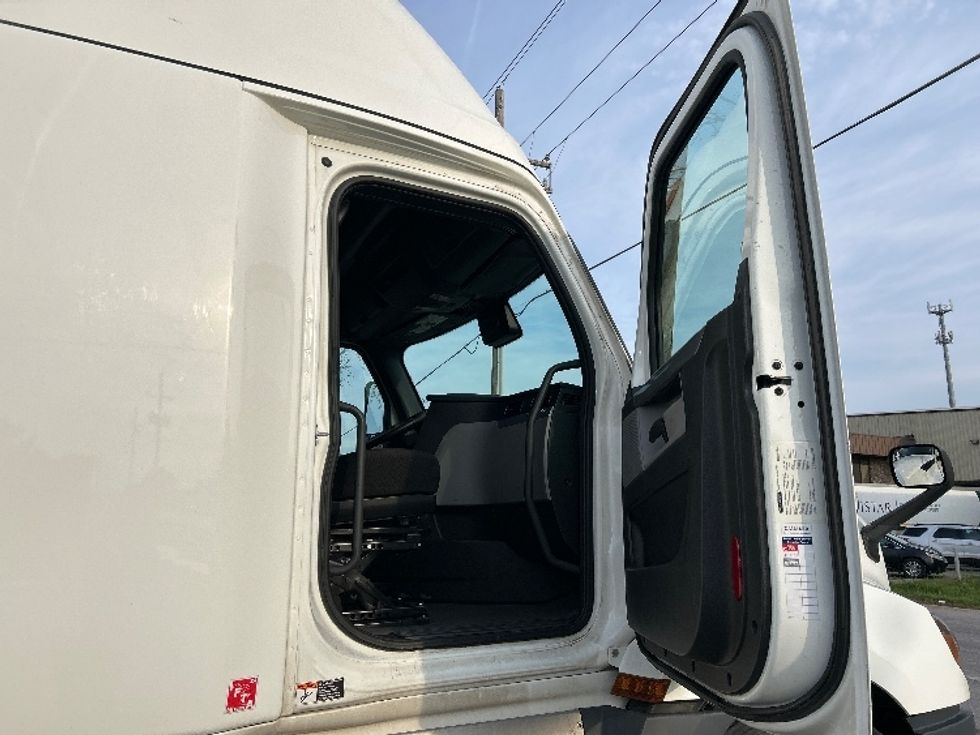 Sleeper Tractor-Heavy Duty Tractors-Freightliner-2022-T12664ST-Indianapolis-IN-378,225\n\t\tmiles-$ 83,000 - Image 12