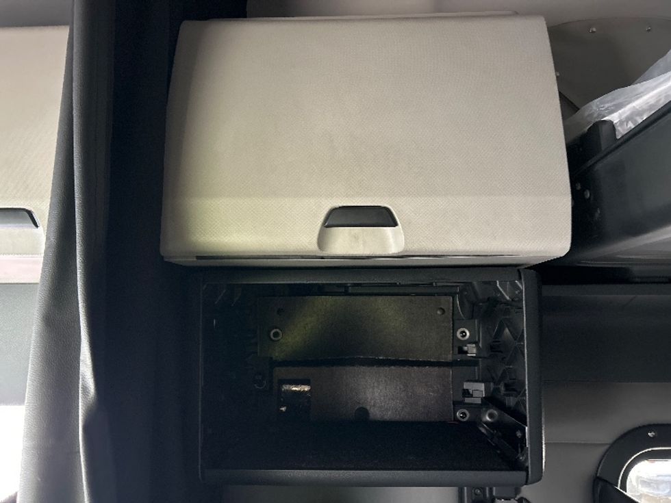 Sleeper Tractor-Heavy Duty Tractors-Freightliner-2022-T12664ST-Indianapolis-IN-378,225\n\t\tmiles-$ 83,000 - Image 18