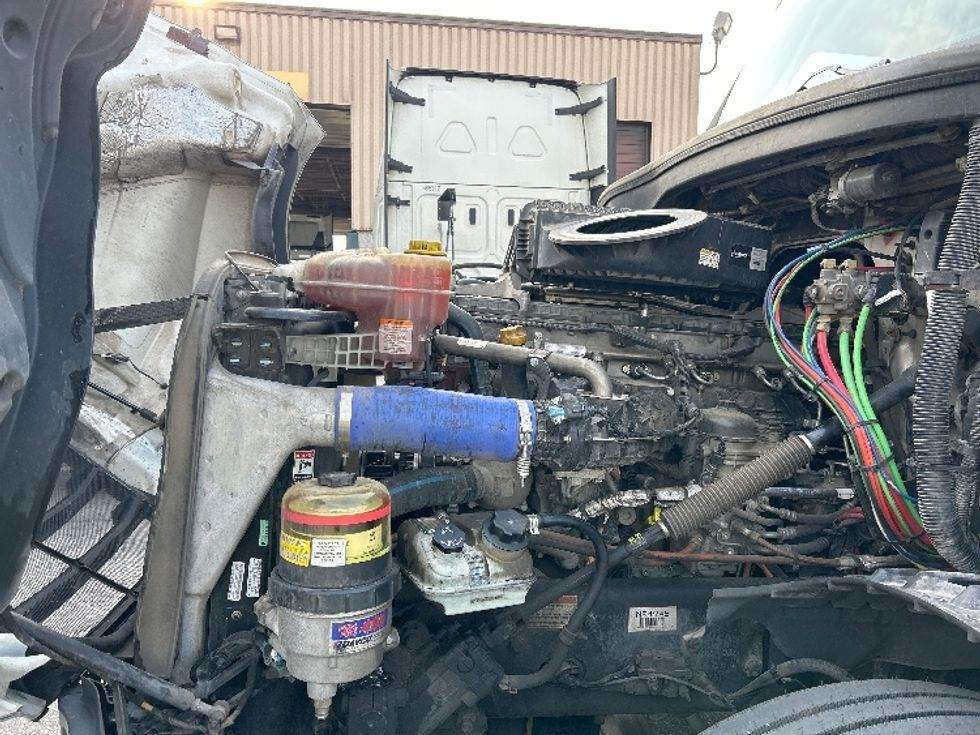 Sleeper Tractor-Heavy Duty Tractors-Freightliner-2022-T12664ST-Indianapolis-IN-378,225\n\t\tmiles-$ 83,000 - Image 20