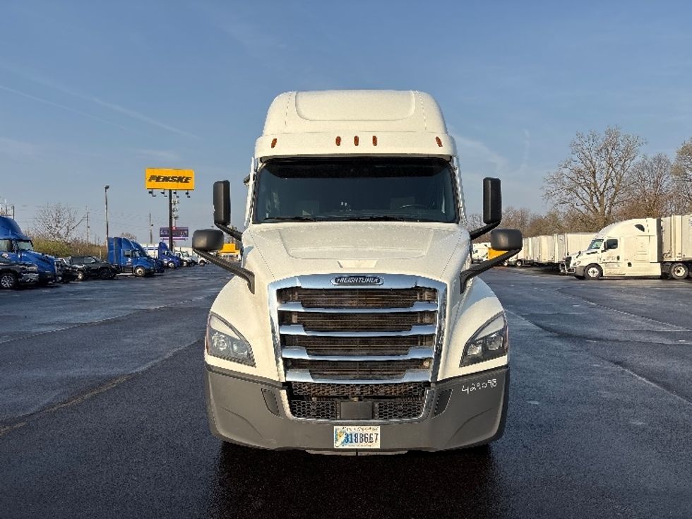 Sleeper Tractor-Heavy Duty Tractors-Freightliner-2022-T12664ST-Indianapolis-IN-379,284\n\t\tmiles-$ 75,250 - Image 2