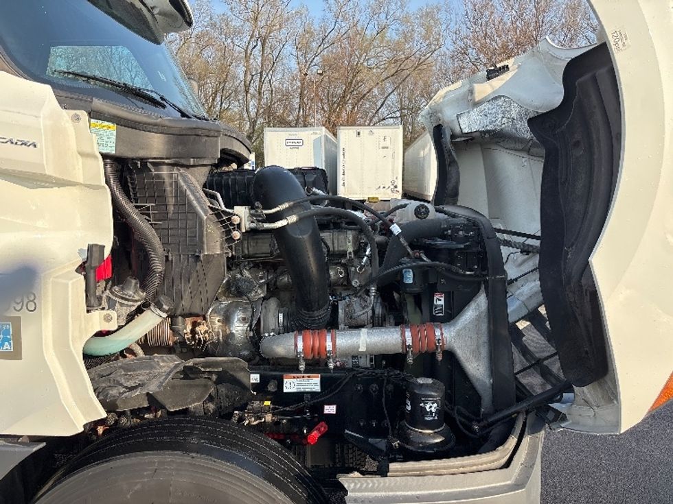 Sleeper Tractor-Heavy Duty Tractors-Freightliner-2022-T12664ST-Indianapolis-IN-379,284\n\t\tmiles-$ 75,250 - Image 20