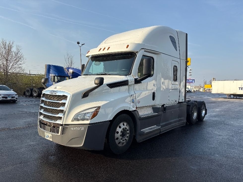 Sleeper Tractor-Heavy Duty Tractors-Freightliner-2022-T12664ST-Indianapolis-IN-379,284\n\t\tmiles-$ 75,250 - Image 3