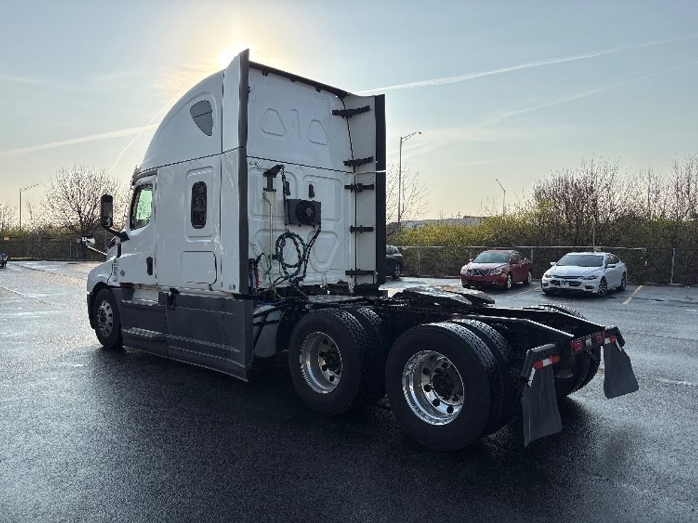 Sleeper Tractor-Heavy Duty Tractors-Freightliner-2022-T12664ST-Indianapolis-IN-379,284\n\t\tmiles-$ 75,250 - Image 5