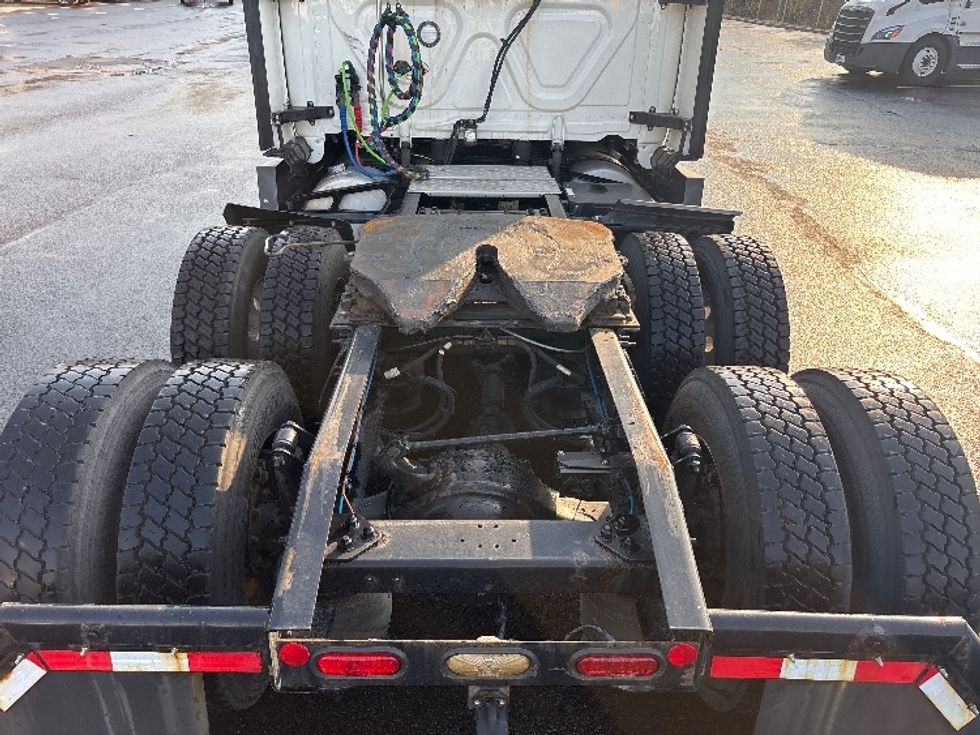 Sleeper Tractor-Heavy Duty Tractors-Freightliner-2022-T12664ST-Indianapolis-IN-379,284\n\t\tmiles-$ 75,250 - Image 6