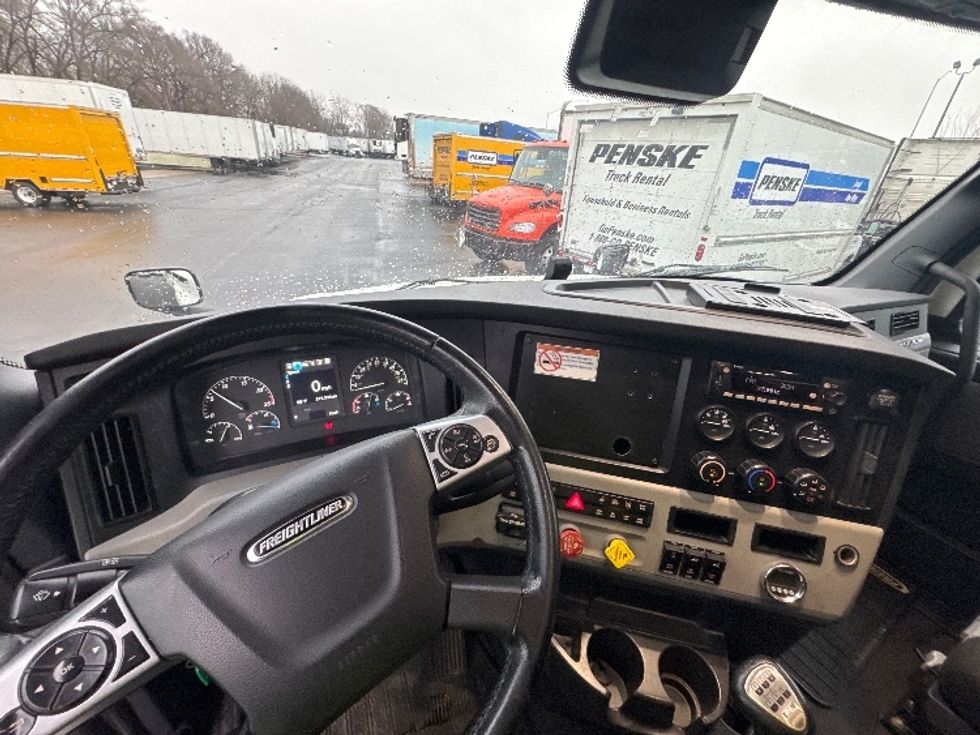 Sleeper Tractor-Heavy Duty Tractors-Freightliner-2022-T12664ST-Indianapolis-IN-379,335\n\t\tmiles-$ 75,250 - Image 11