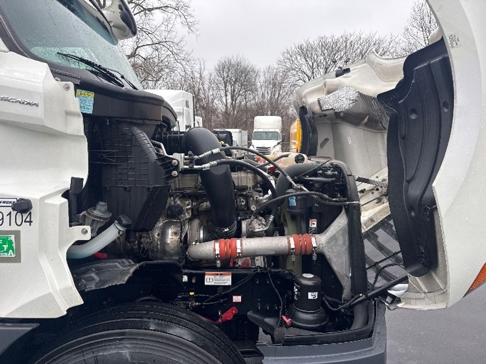 Sleeper Tractor-Heavy Duty Tractors-Freightliner-2022-T12664ST-Indianapolis-IN-379,335\n\t\tmiles-$ 75,250 - Image 20