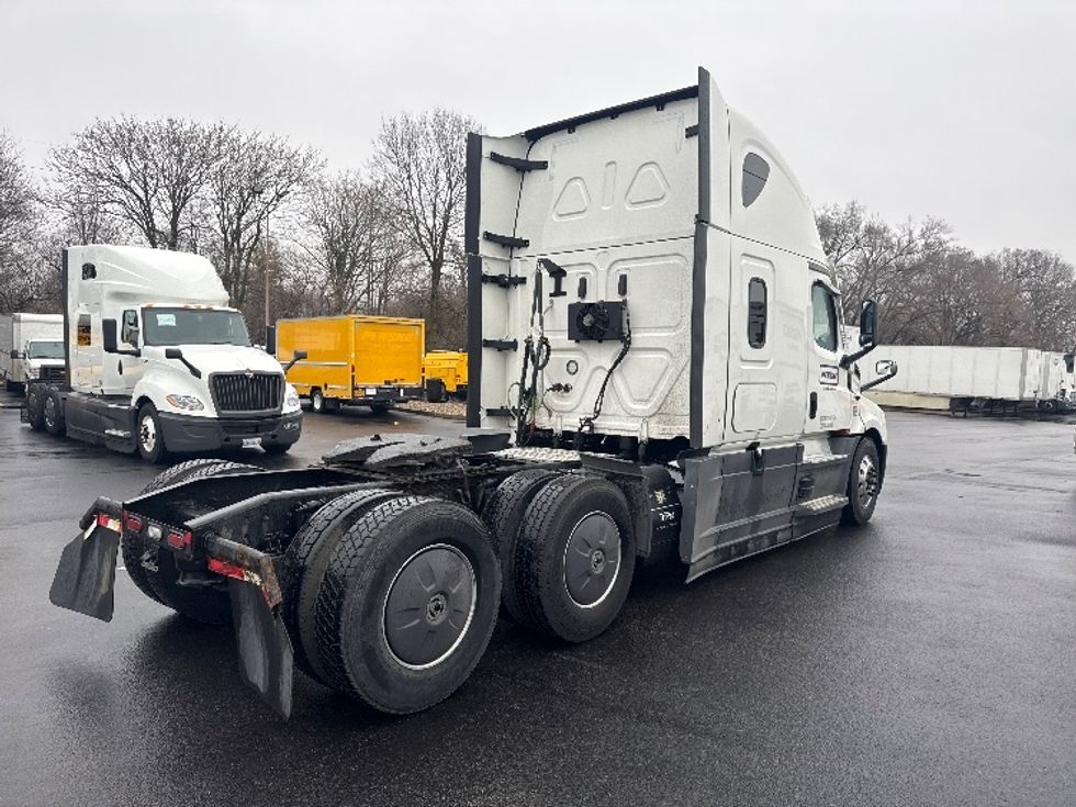Sleeper Tractor-Heavy Duty Tractors-Freightliner-2022-T12664ST-Indianapolis-IN-379,335\n\t\tmiles-$ 75,250 - Image 7