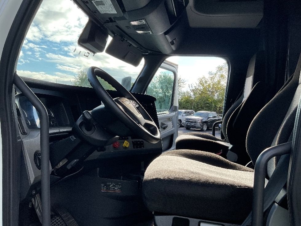 Sleeper Tractor-Heavy Duty Tractors-Freightliner-2022-T12664ST-Indianapolis-IN-385,163\n\t\tmiles-$ 80,750 - Image 10