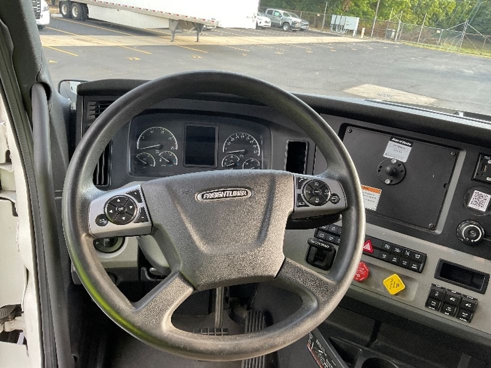 Sleeper Tractor-Heavy Duty Tractors-Freightliner-2022-T12664ST-Indianapolis-IN-385,163\n\t\tmiles-$ 80,750 - Image 11