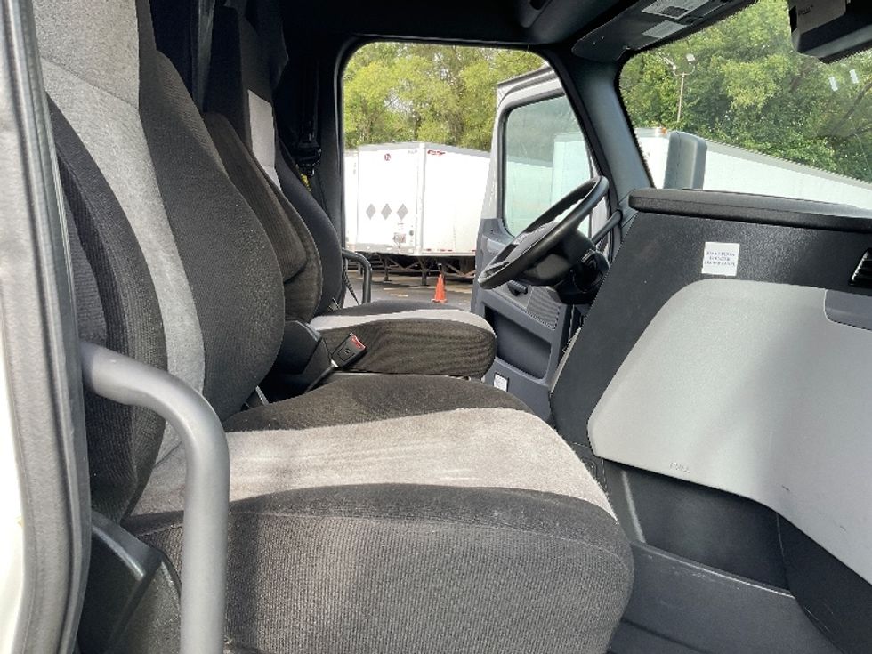 Sleeper Tractor-Heavy Duty Tractors-Freightliner-2022-T12664ST-Indianapolis-IN-385,163\n\t\tmiles-$ 80,750 - Image 15