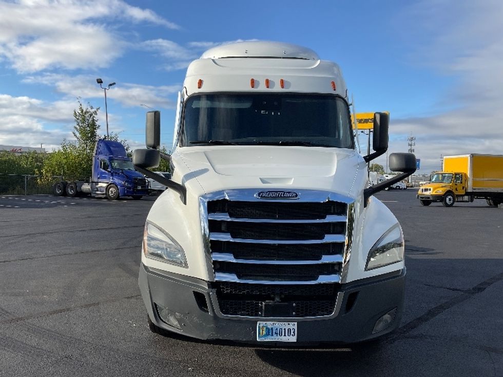 Sleeper Tractor-Heavy Duty Tractors-Freightliner-2022-T12664ST-Indianapolis-IN-385,163\n\t\tmiles-$ 80,750 - Image 2