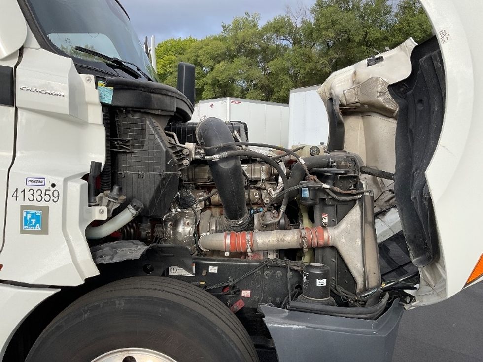 Sleeper Tractor-Heavy Duty Tractors-Freightliner-2022-T12664ST-Indianapolis-IN-385,163\n\t\tmiles-$ 80,750 - Image 20