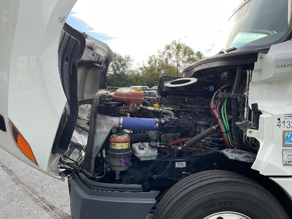 Sleeper Tractor-Heavy Duty Tractors-Freightliner-2022-T12664ST-Indianapolis-IN-385,163\n\t\tmiles-$ 80,750 - Image 21