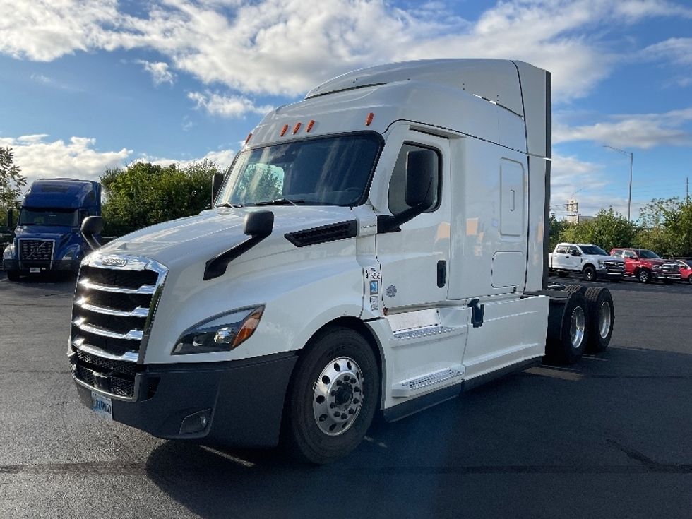 Sleeper Tractor-Heavy Duty Tractors-Freightliner-2022-T12664ST-Indianapolis-IN-385,163\n\t\tmiles-$ 80,750 - Image 3